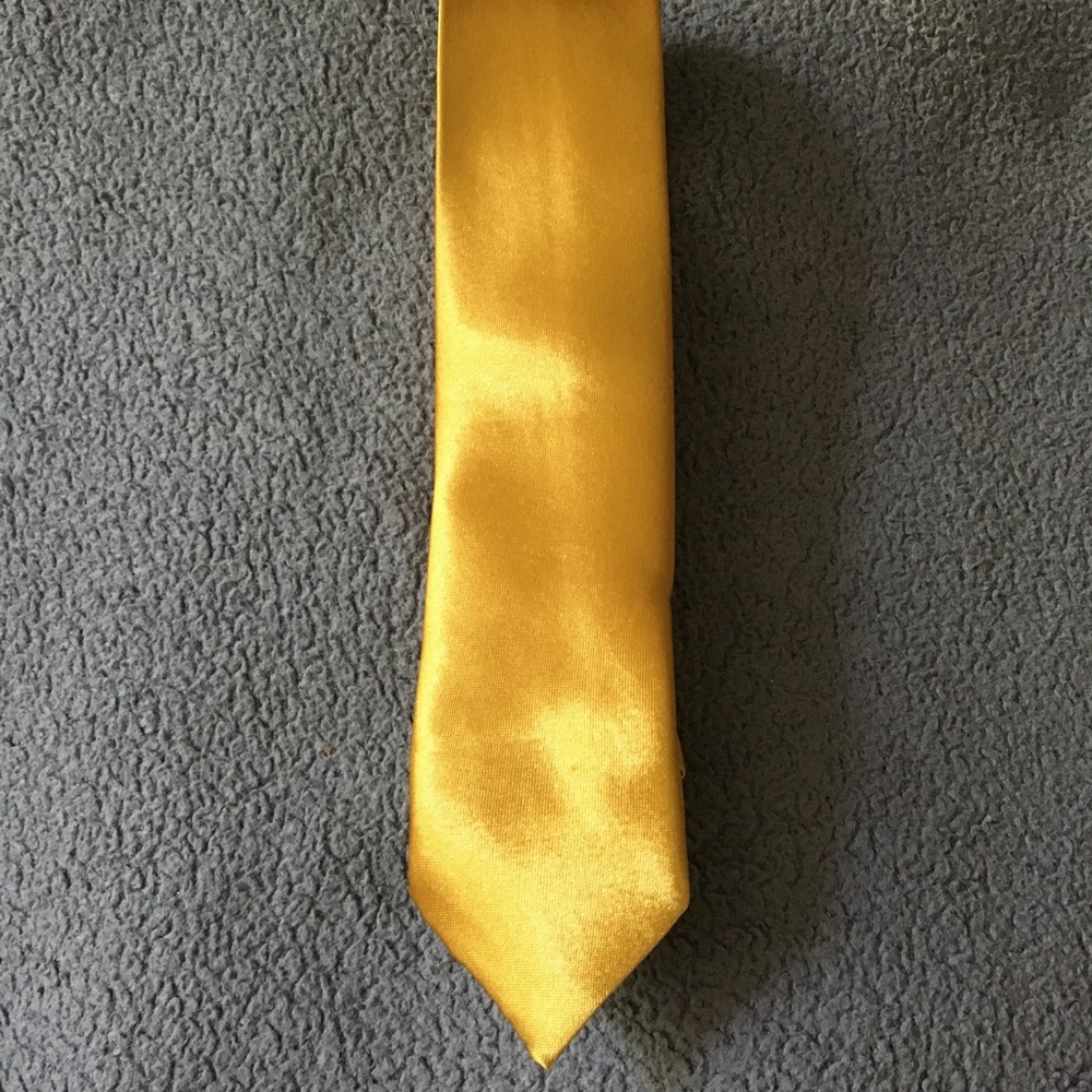 Gold skinny tie